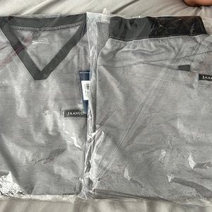 Men’s Jaanuu Gray scrub set size medium